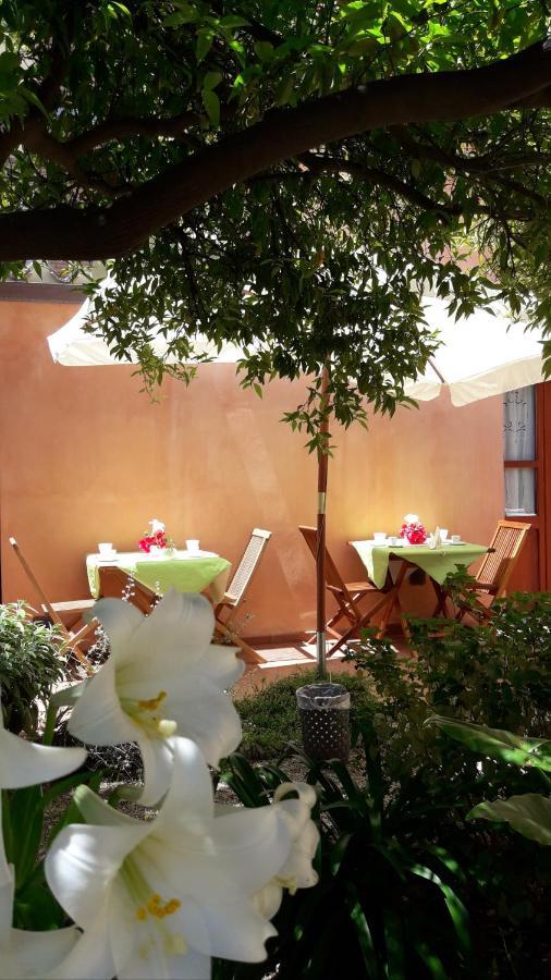 Oasi Ottocento Bed & Breakfast Quartu SantʼElena Екстериор снимка