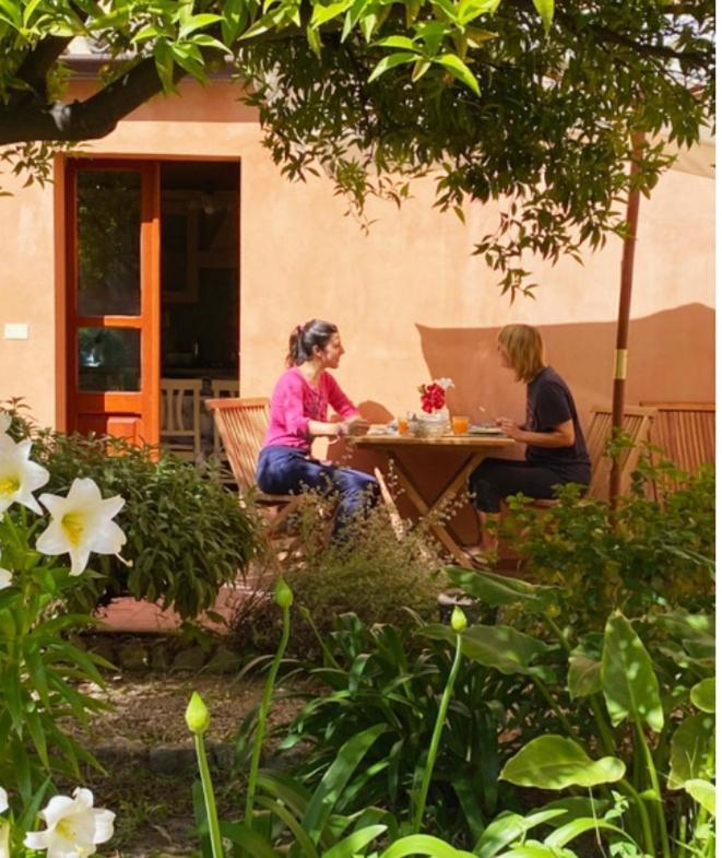 Oasi Ottocento Bed & Breakfast Quartu SantʼElena Екстериор снимка