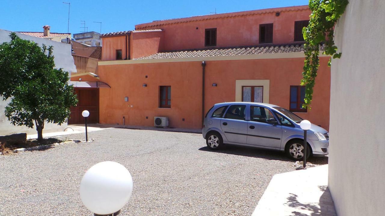 Oasi Ottocento Bed & Breakfast Quartu SantʼElena Екстериор снимка