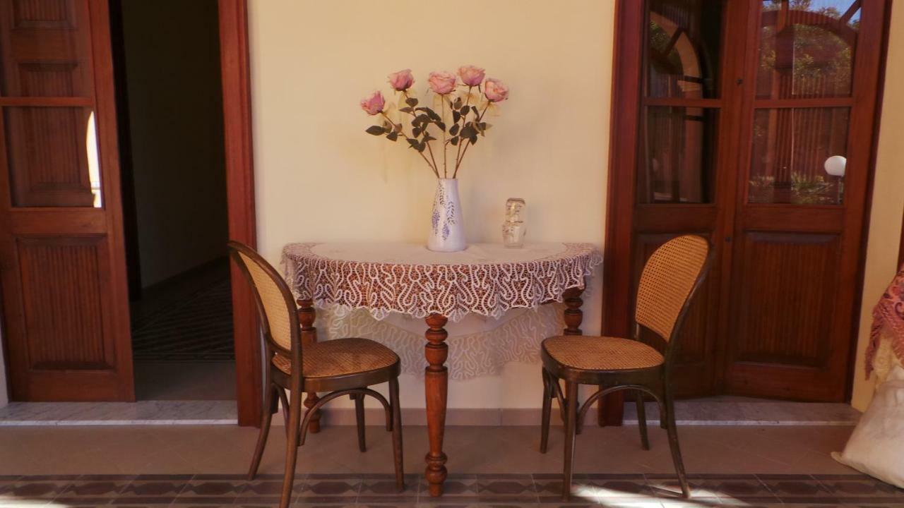 Oasi Ottocento Bed & Breakfast Quartu SantʼElena Екстериор снимка