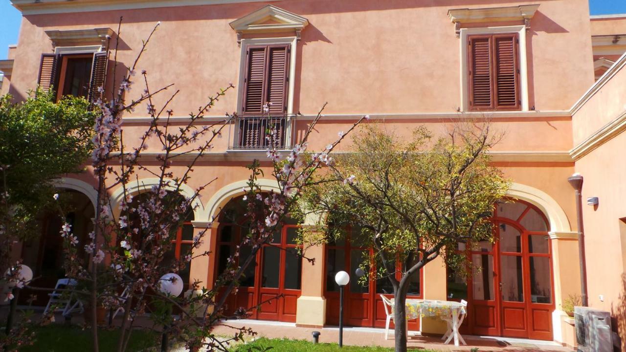 Oasi Ottocento Bed & Breakfast Quartu SantʼElena Екстериор снимка