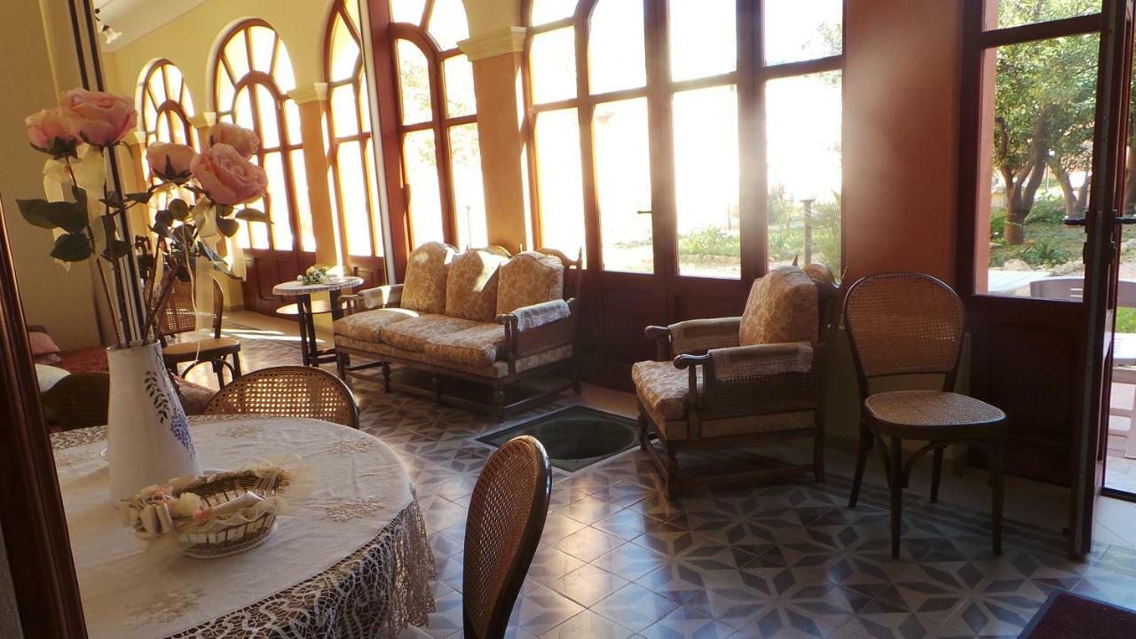 Oasi Ottocento Bed & Breakfast Quartu SantʼElena Екстериор снимка