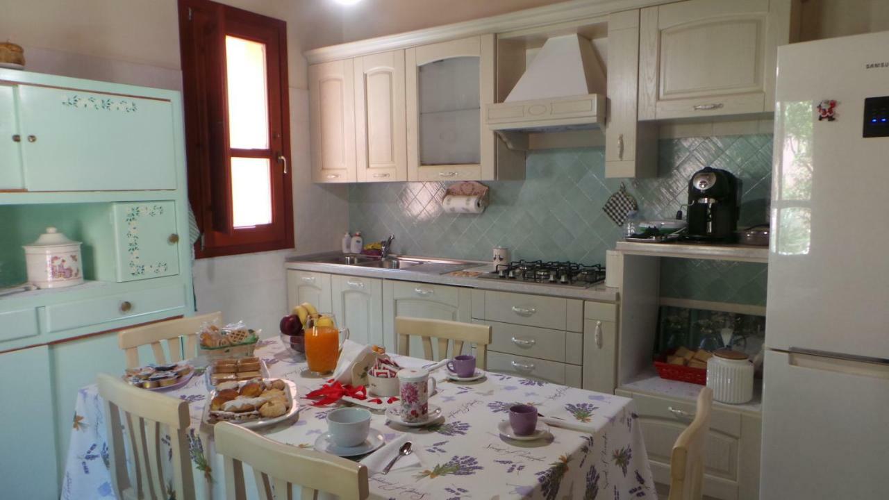 Oasi Ottocento Bed & Breakfast Quartu SantʼElena Екстериор снимка