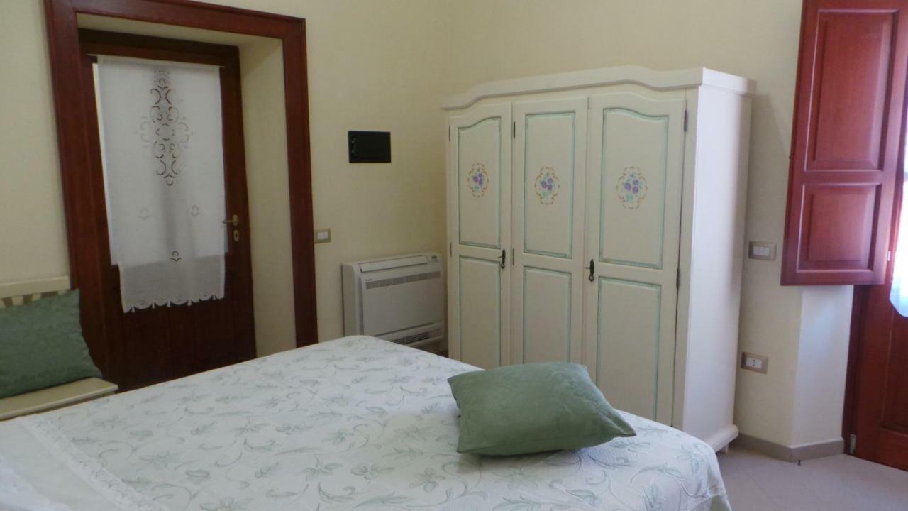 Oasi Ottocento Bed & Breakfast Quartu SantʼElena Екстериор снимка