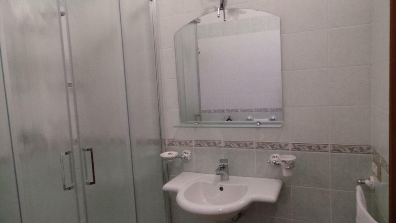 Oasi Ottocento Bed & Breakfast Quartu SantʼElena Екстериор снимка